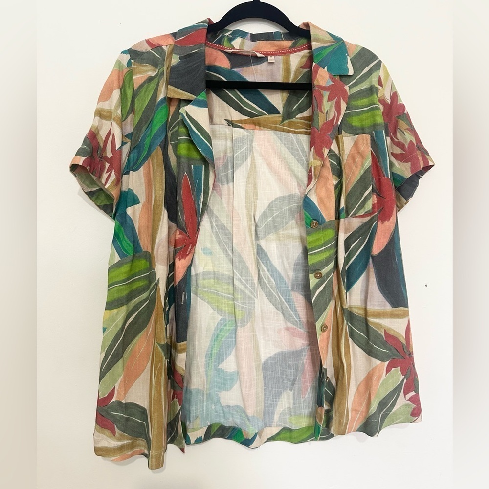 Soft Surroundings Tropical Hawaiian Button Up Shirt Women M Floral Short Sleeve